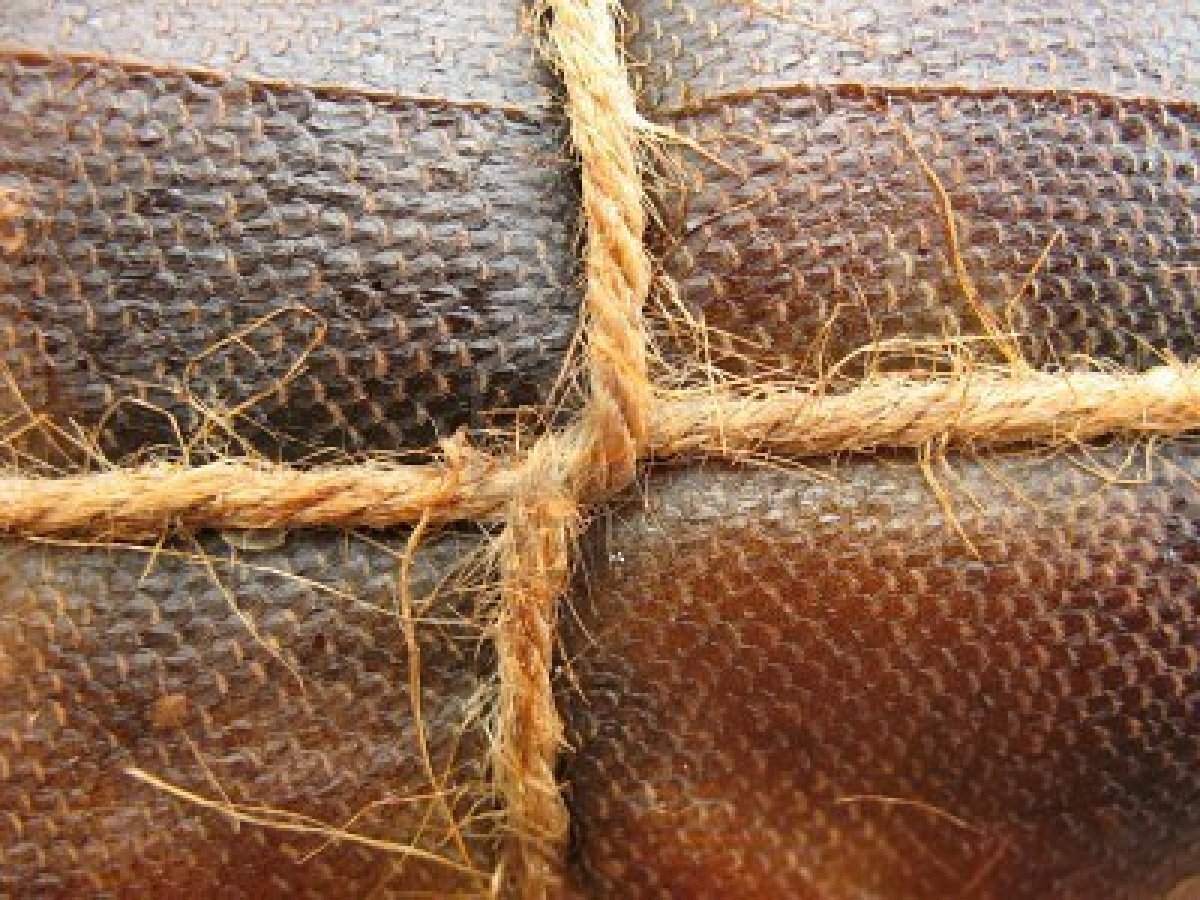 Обвязка джутовым шпагатом рыбы при копчении
